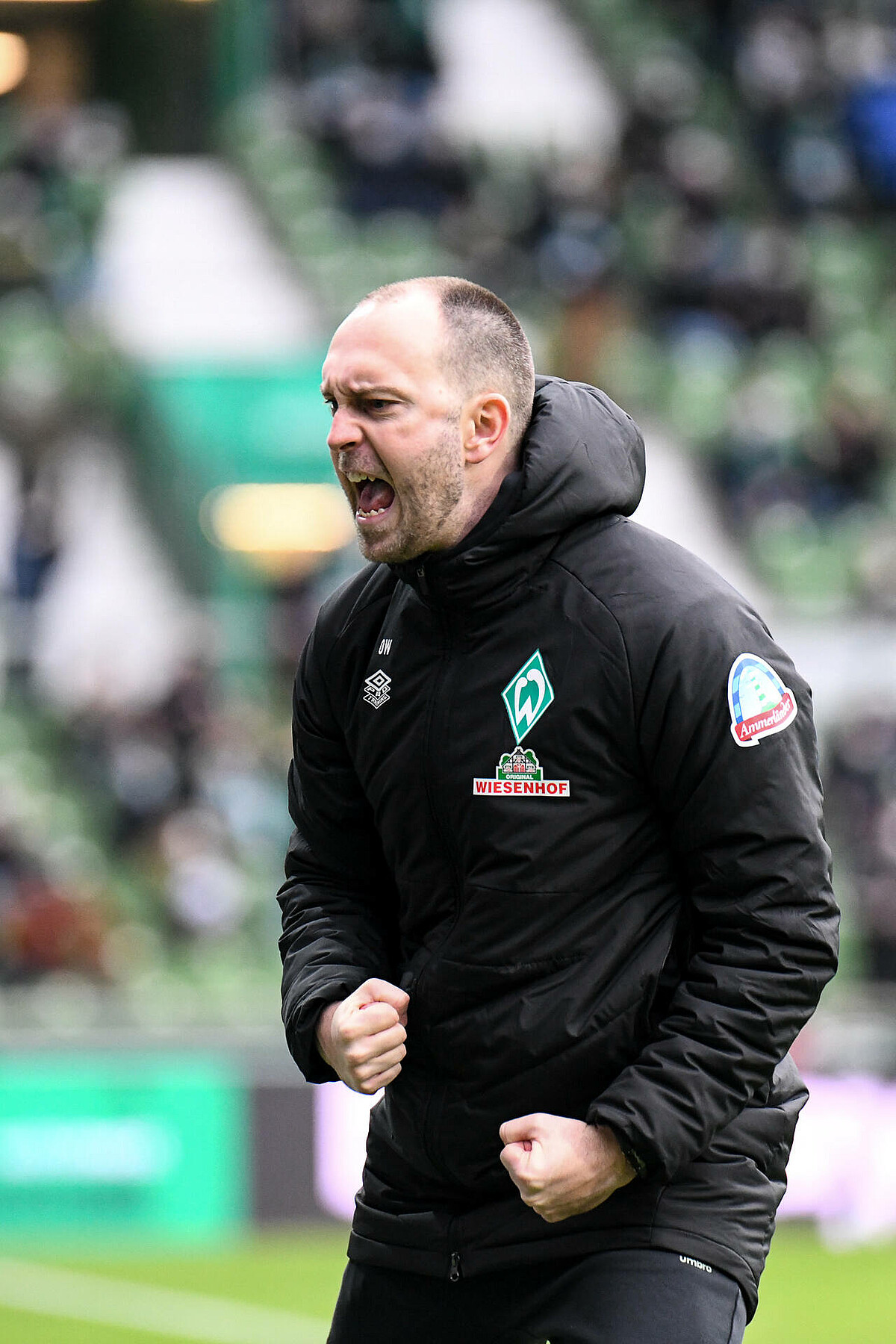 Werder-Trainer Ole Werner jubelt.