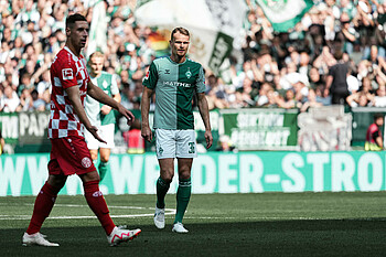 Christian Groß im Trikot auf dem Platz. 