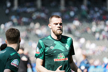 Marvin Ducksch warming up in Berlin. 