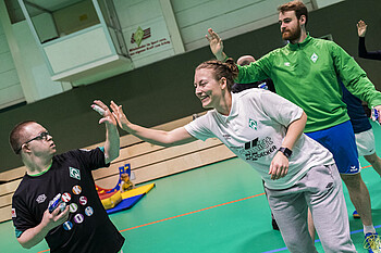 Miriam Heyner beim Handball-Inklusionstraining