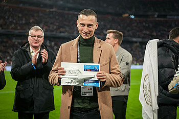 Maik Lukowicz in München mit der Torjägerkanone