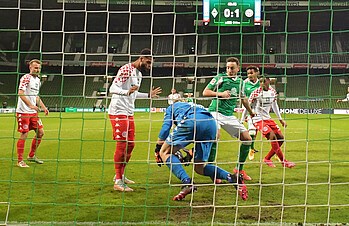 Goal-mouth action between Kevin Möhwald and Robin Zentner.