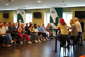 Rund 40 Gäste waren bei dem Talk im wohninvest WESERSTADION dabei 