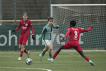 Die U16 im Ballbesitz.