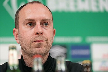 Werders Trainer Ole Werner bei der Pressekonferenz.