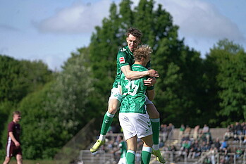 Opitz celebrates his goal. 