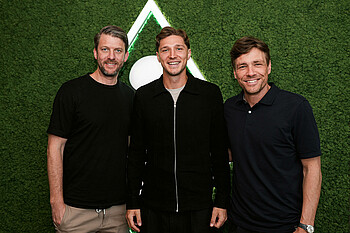 Niklas Stark between Peter Niemeyer and Clemens Fritz