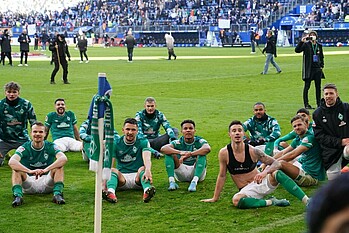 Vor dem Empfang im Bremen wurde bereits im Stadion mit den Fans gefeiert