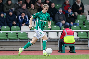 Jannic Ehlers am Ball.