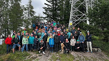 Eine Reisegruppe auf dem Weg zum Gerlosstein. 