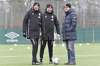Konrad Fünfstück, Marco Grimm und Thomas Schaaf beim Training der Werder U23.
