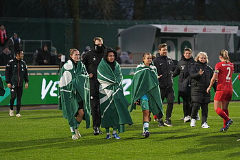 Die Werderanerinnen nach der Niederlage gegen den SC Freiburg.