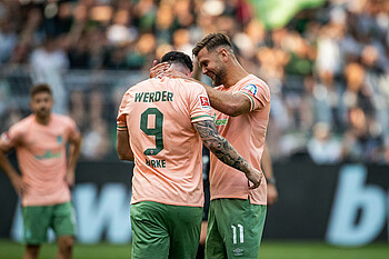 Niclas Füllkrug celebrates with Oliver Burke.