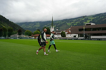 Zetterer und Vander gehen auf den Platz