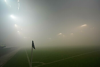 Dichter Rauch im Millerntor-Stadion