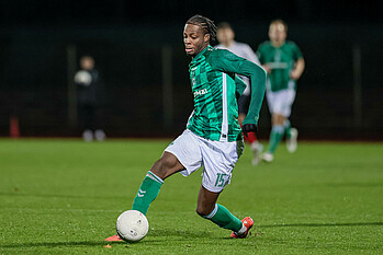 Joel Imasuen am Ball.