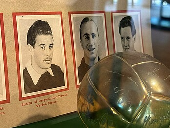 EIn Foto von einem schwarz weiß Foto von Ilic