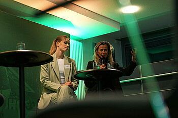 Lili Engels und Felicia Mutterer während des Talks.