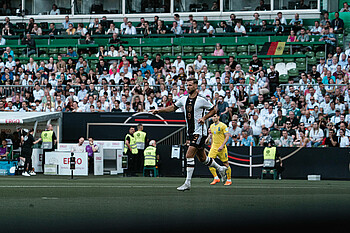 Niclas Füllkrug in a DFB shirt in Bremen.