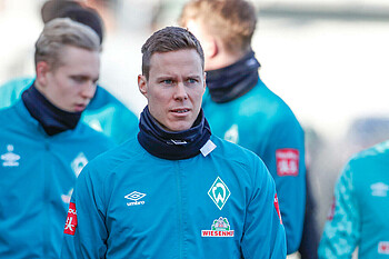 Werder-Kapitän Niklas Moisander auf dem Weg zum Training