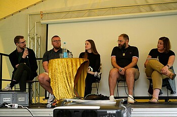 Arne Scholz, Mitglied Freund*innenkreis Hersh, Antje Grabenhorst, Felix Tamsut und Irina Drabkina beim Podiumsgespräch. 