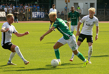 Leon Opitz beim Dribbling.