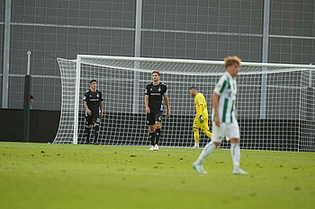 The Werder players react after conceding. 