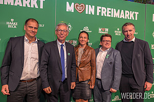 Am Puls der Zeit: Beim Event "Ischa Werder" traf Dr. Hubertus Hess-Grunewald gemeinsam mit seinen Geschäftsführer-Kollegen Klaus Filbry und Frank Baumann auch Bürgermeister Carsten Sieling (Foto: nordphoto).